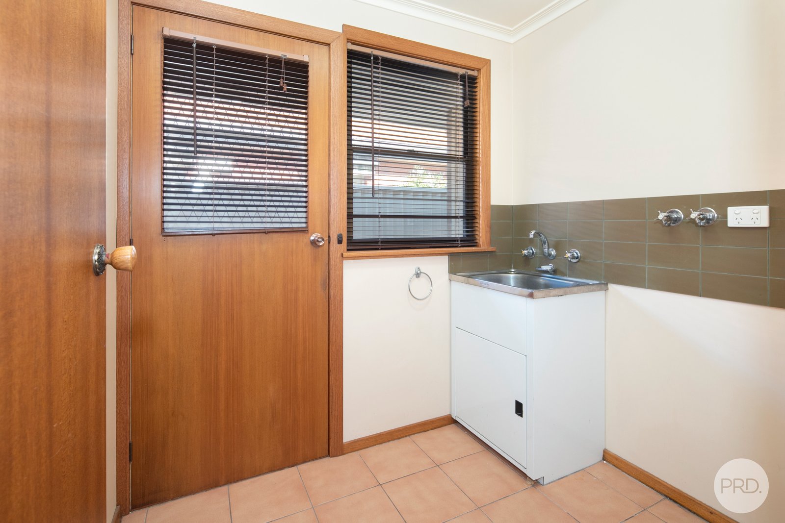 1/27A Queen Victoria Street NEWINGTON 8