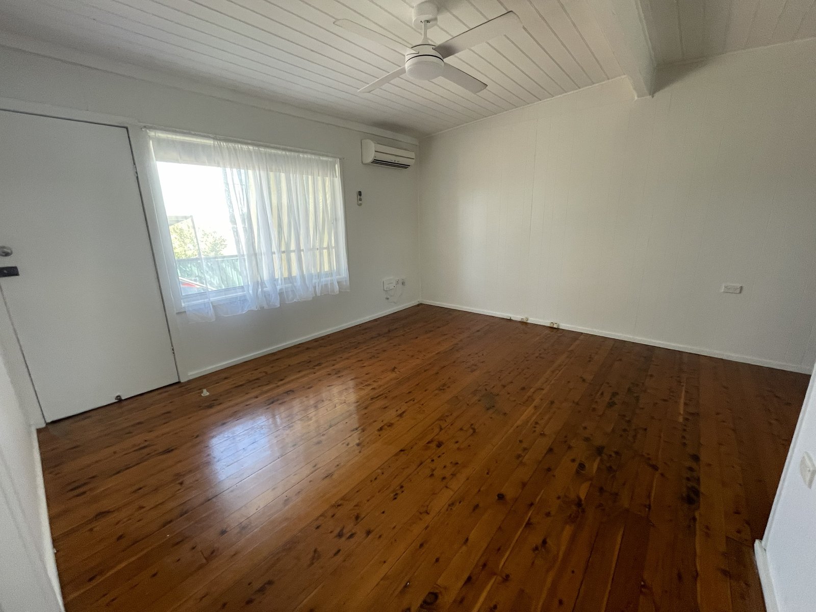 1/28 Allnutt Street QUIRINDI 2