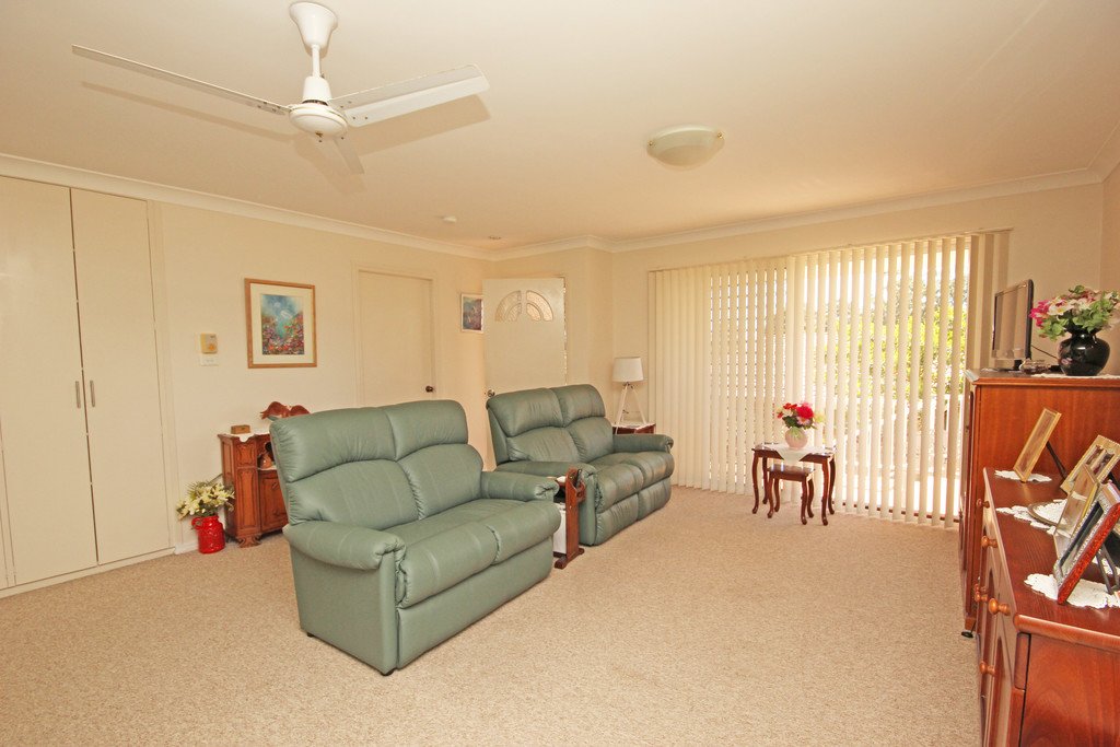 1/28 Blackbutt Crescent LAURIETON 2