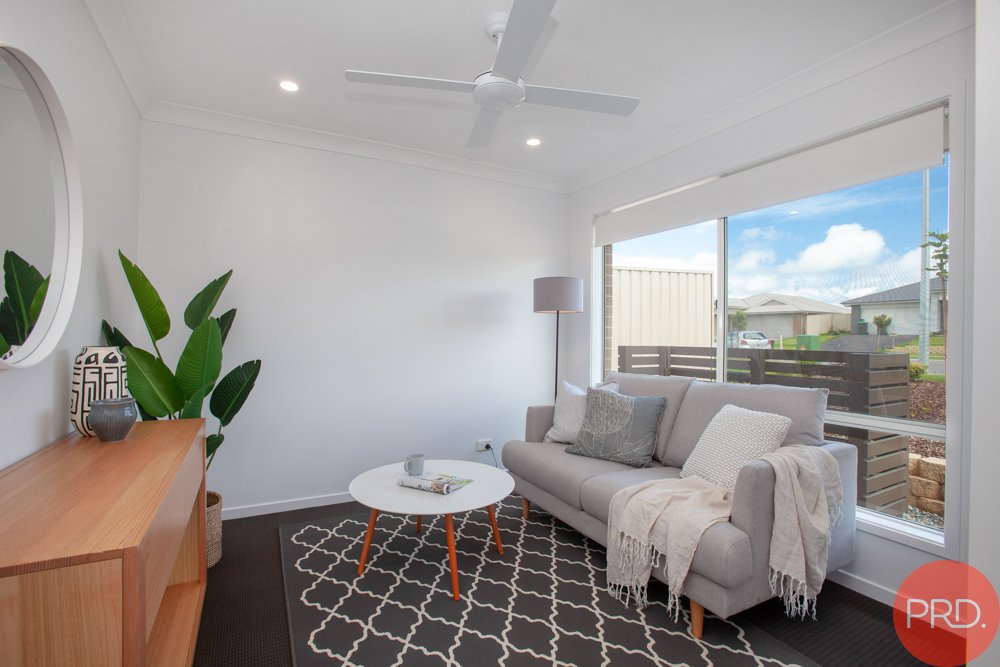 1/28 Croft Close THORNTON 2