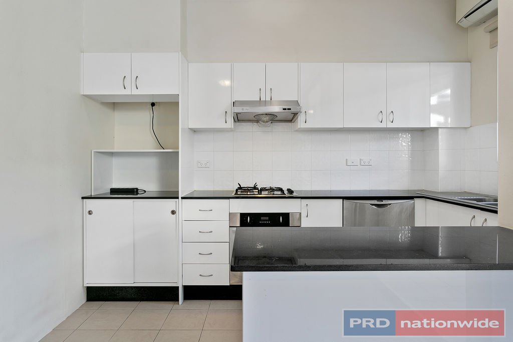 12/8 Derby Street KOGARAH 8