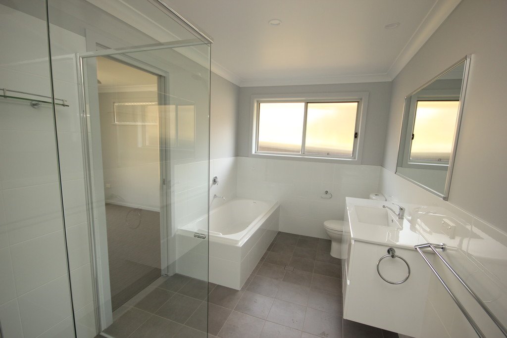 1/28 Fairwinds Avenue LAKEWOOD 5