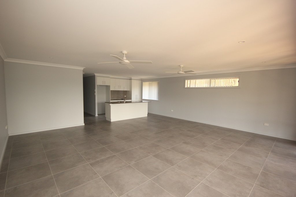 1/28 Fairwinds Avenue LAKEWOOD 6