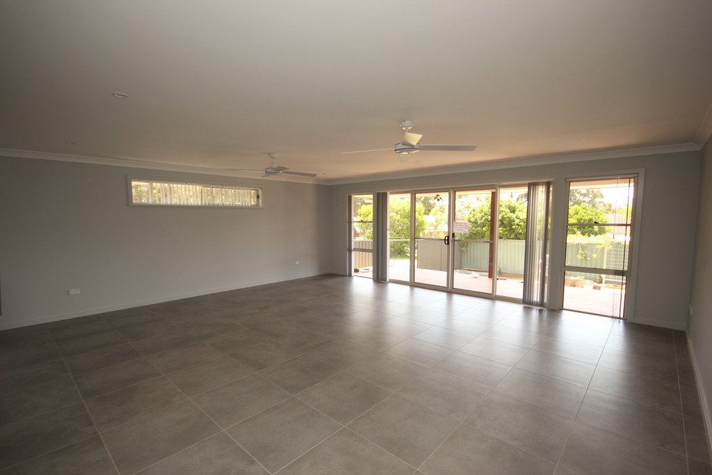 1/28 Fairwinds Avenue LAKEWOOD 7