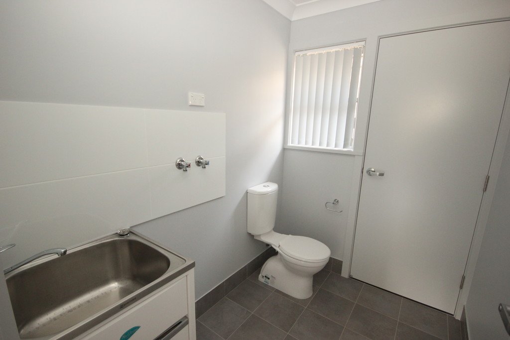 1/28 Fairwinds Avenue LAKEWOOD 8