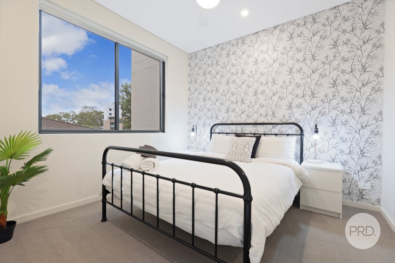 12/8 John Tipping Grove PENRITH 9