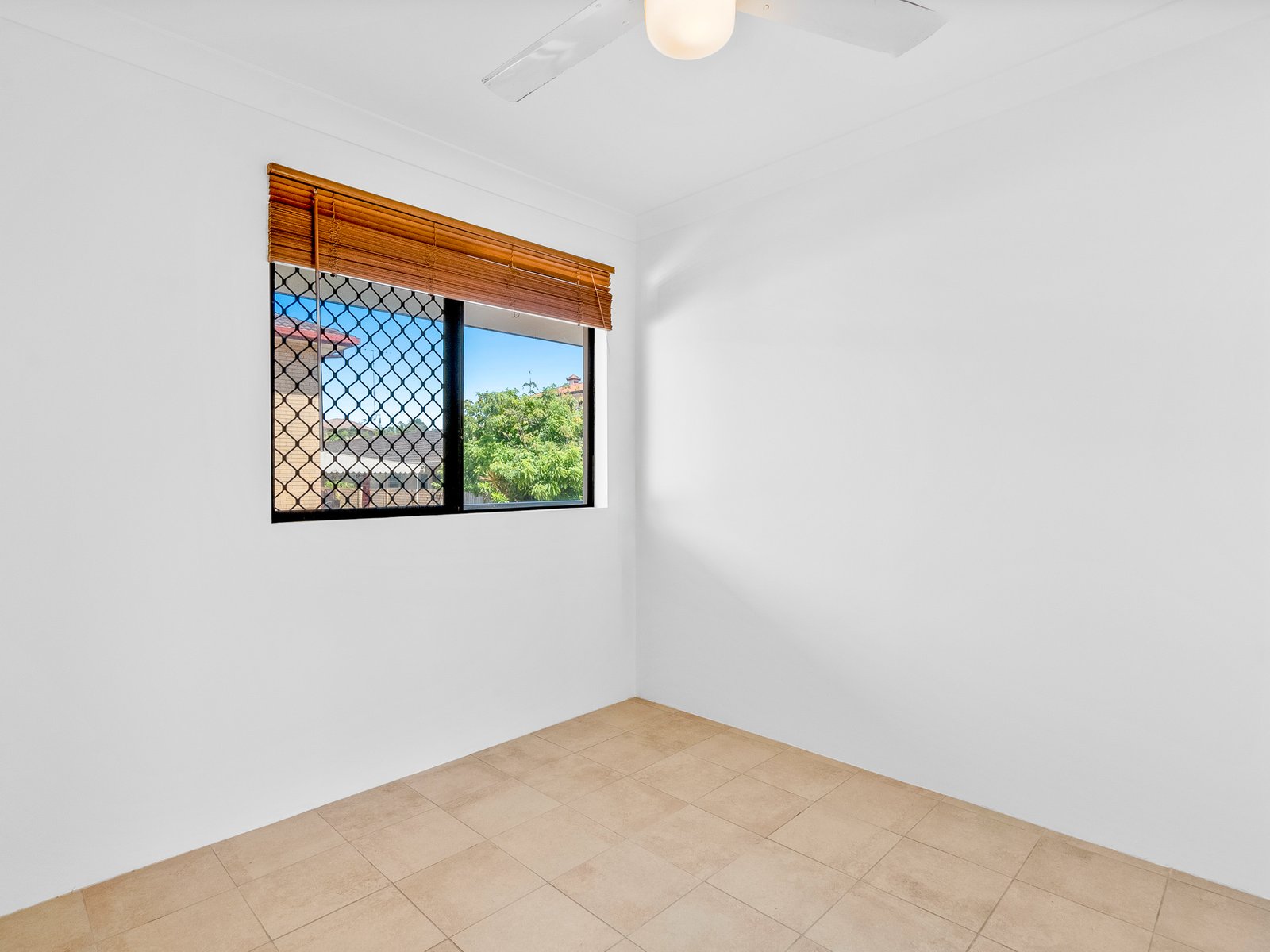 1/28 Little Norman Street SOUTHPORT 11