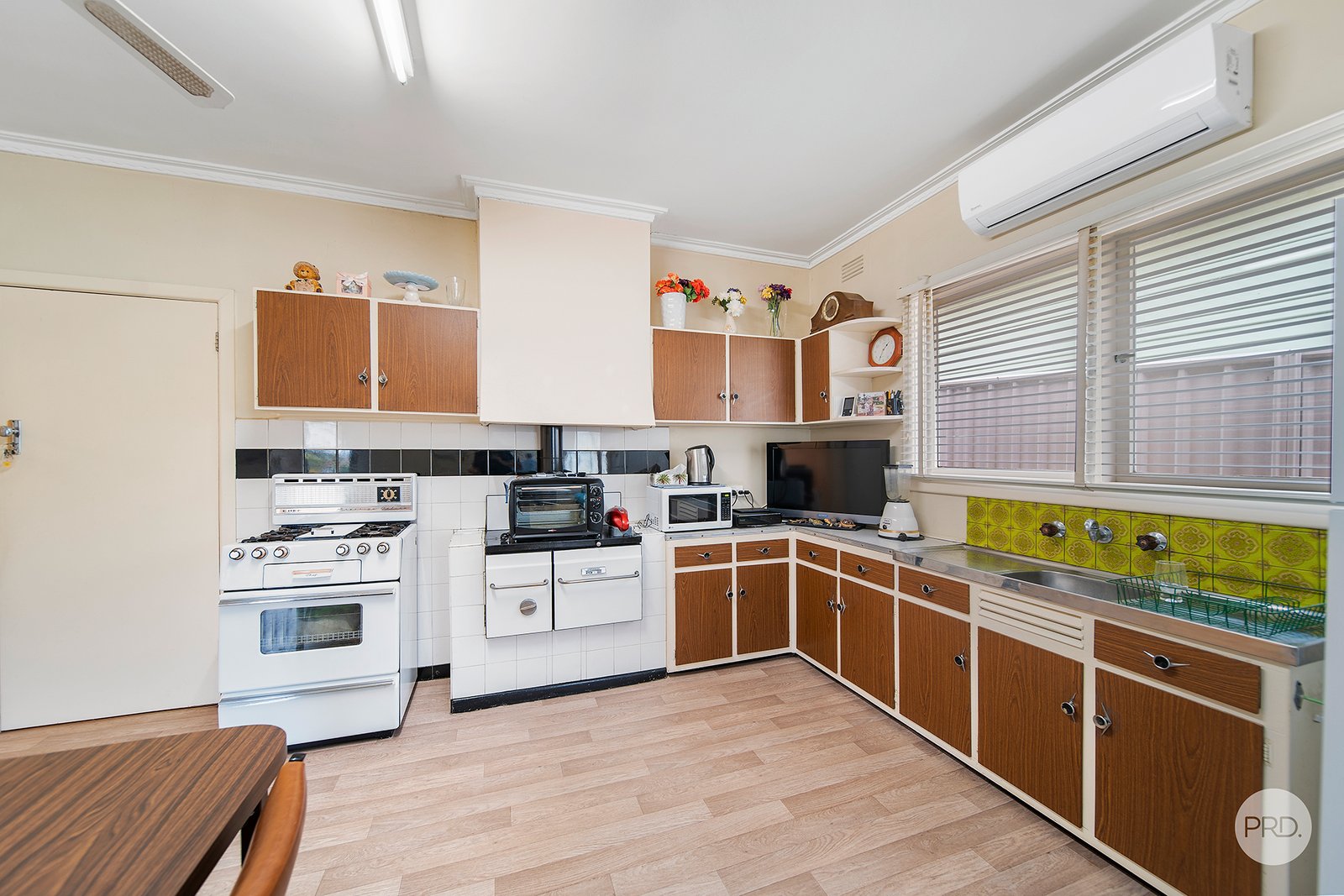 128 Mackenzie St West  GOLDEN SQUARE 5