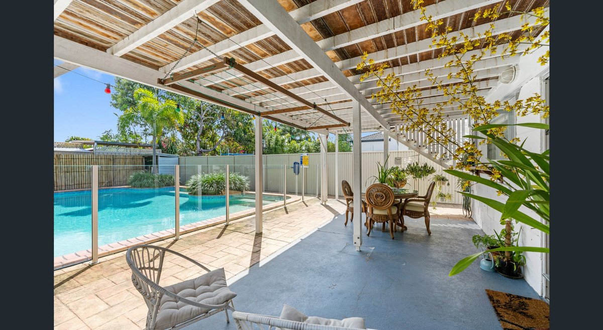 128 Nobby Parade MIAMI 1