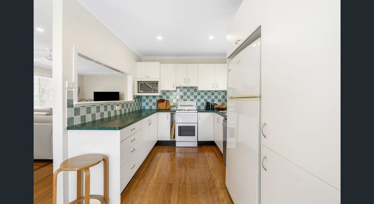 128 Nobby Parade MIAMI 8