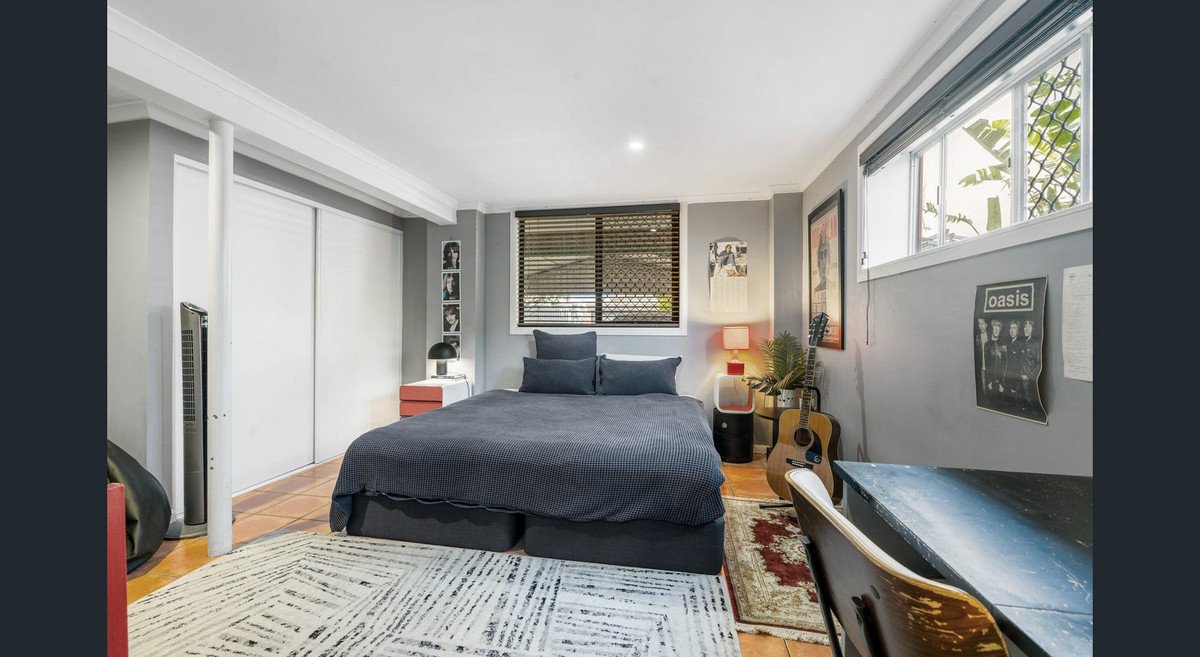 128 Nobby Parade MIAMI 15