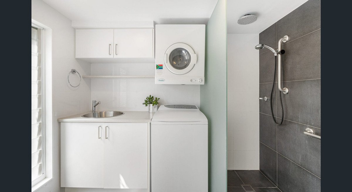 128 Nobby Parade MIAMI 16