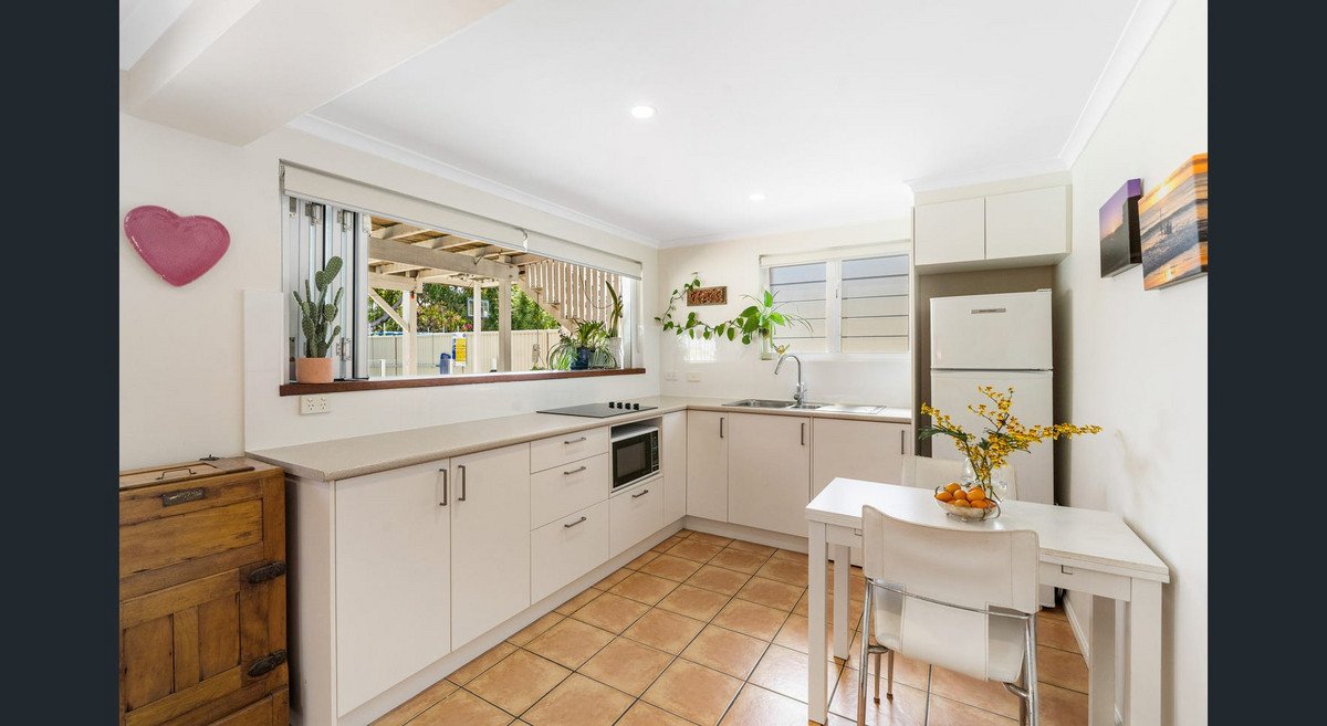 128 Nobby Parade MIAMI 18