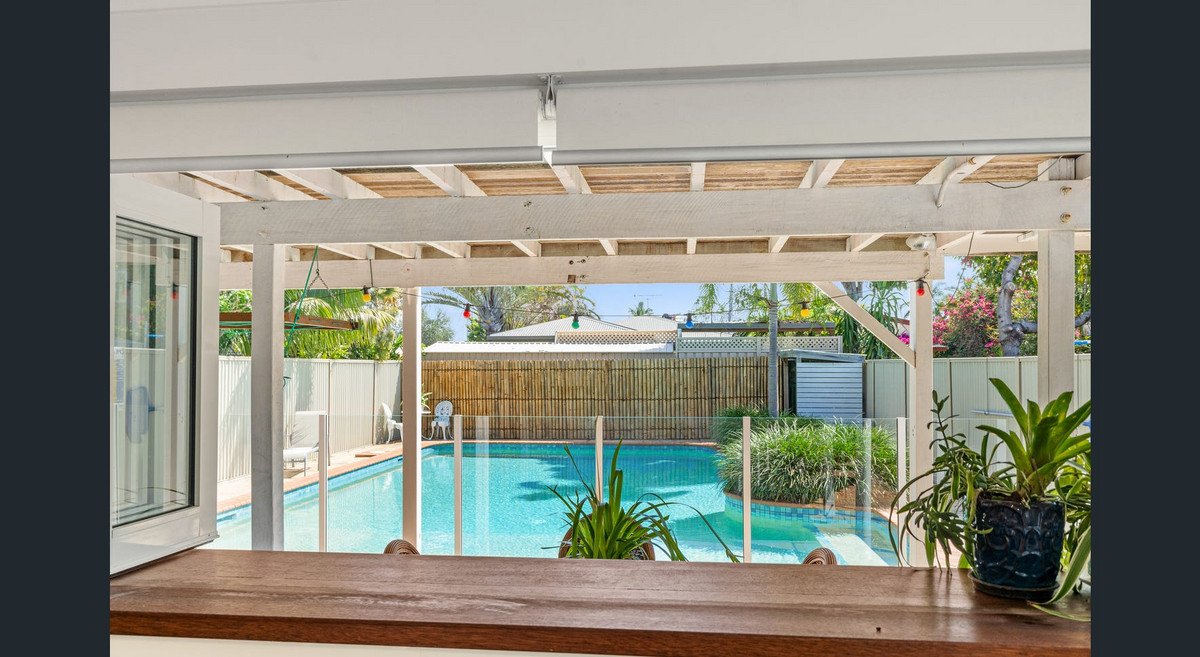 128 Nobby Parade MIAMI 20