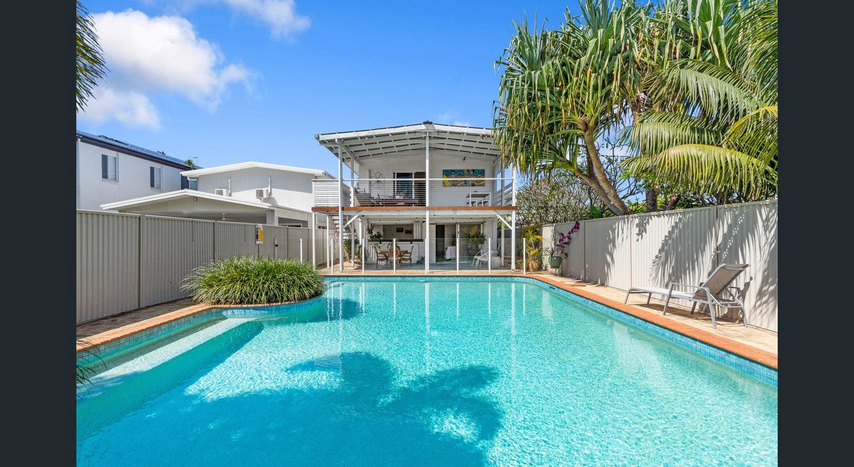 128 Nobby Parade MIAMI 21