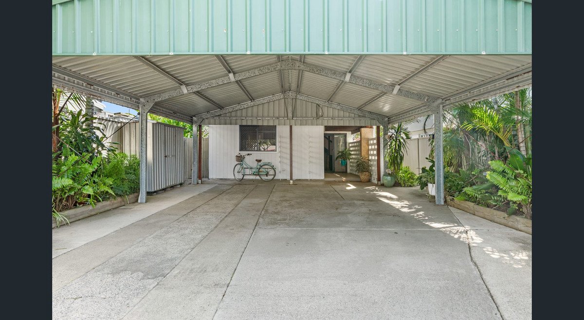 128 Nobby Parade MIAMI 25