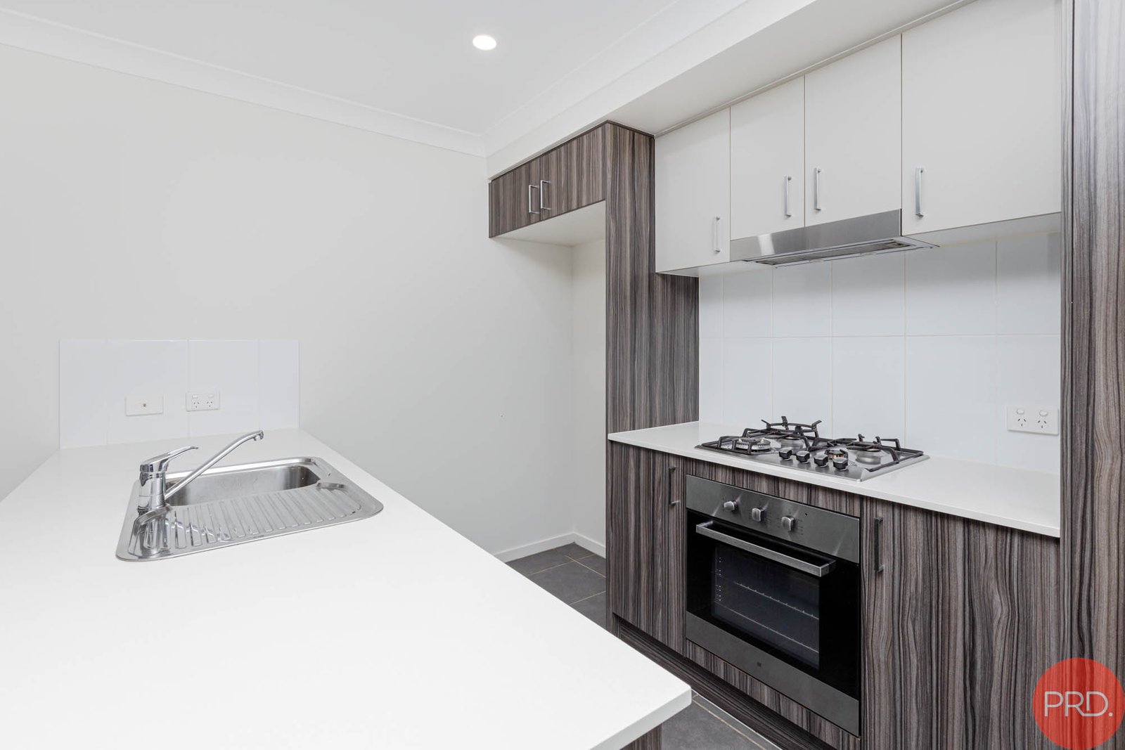 1/28 Thorncliffe Avenue THORNTON 2