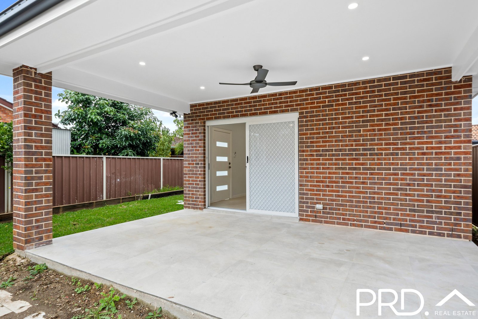 1/282 Newbridge Road MOOREBANK 2