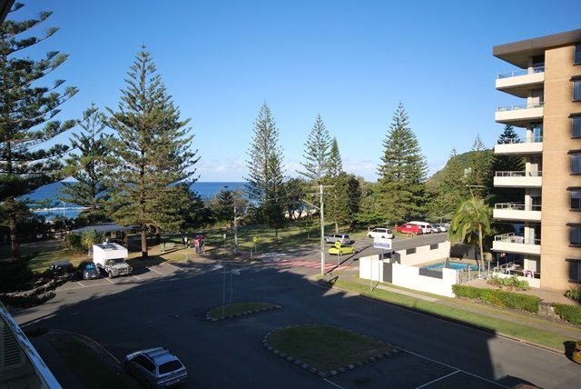 12/88 The Esplanade BURLEIGH HEADS 1