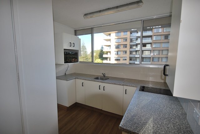 12/88 The Esplanade BURLEIGH HEADS 3