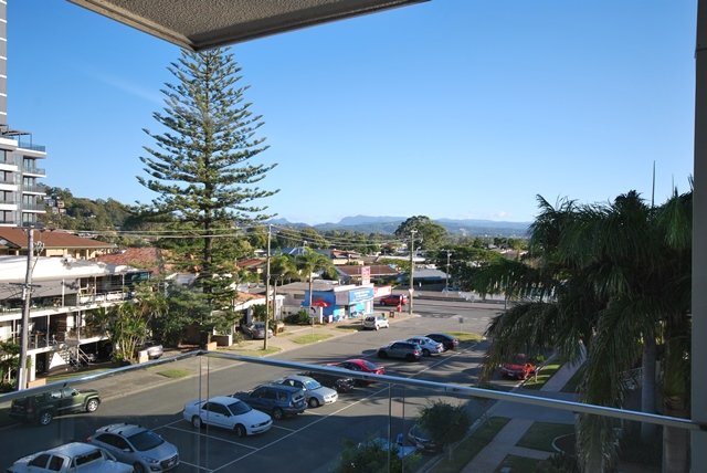 12/88 The Esplanade BURLEIGH HEADS 12