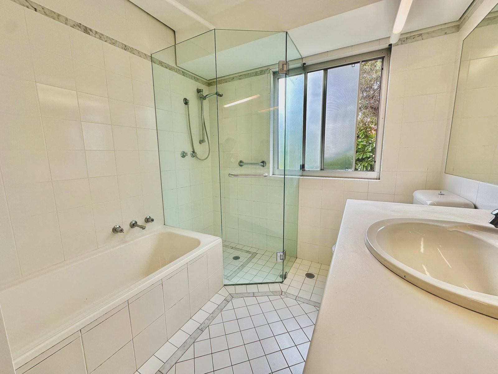 12/88 Wycombe Road NEUTRAL BAY 8