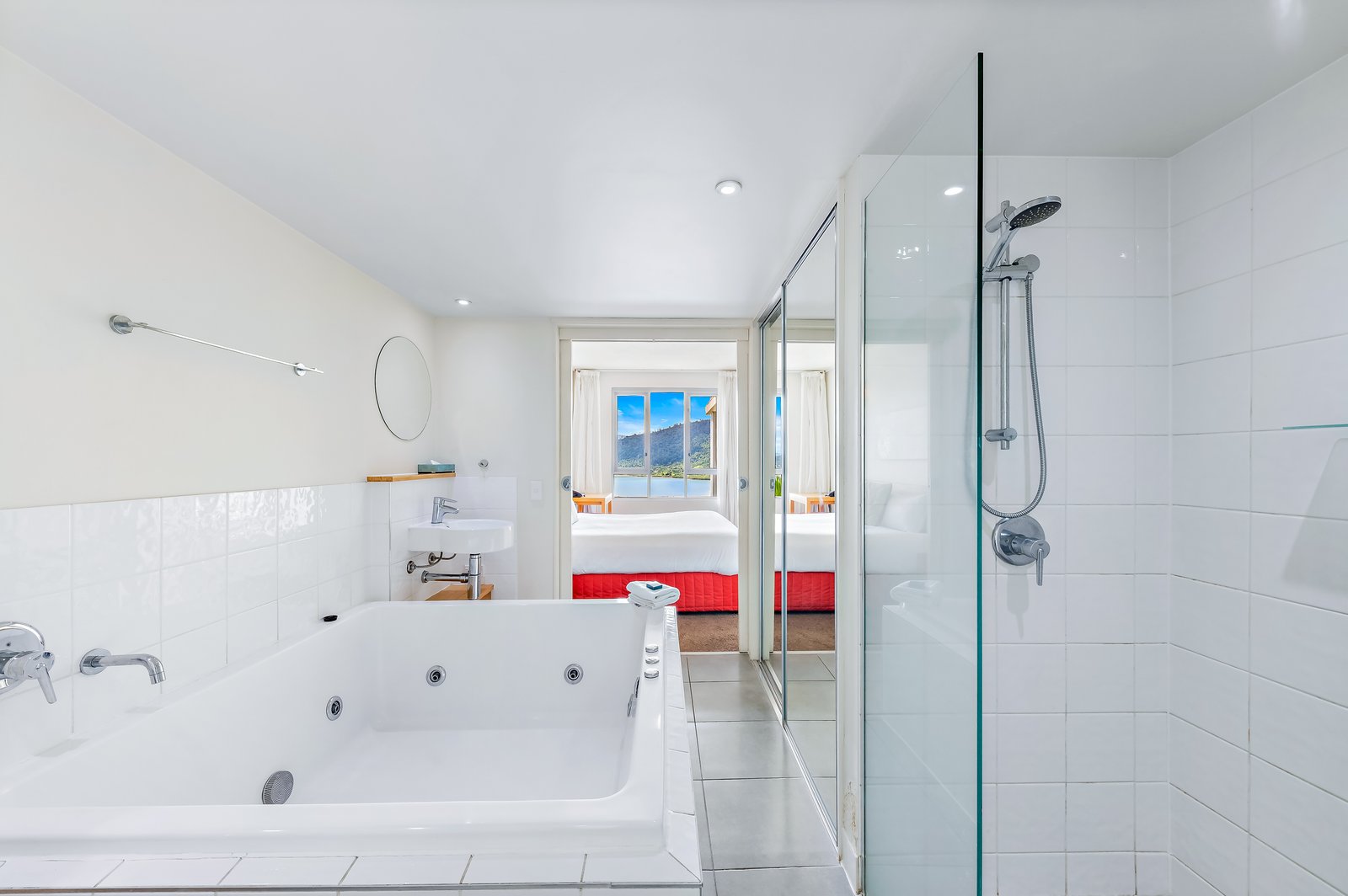 128/9a Hermitage Drive AIRLIE BEACH 4