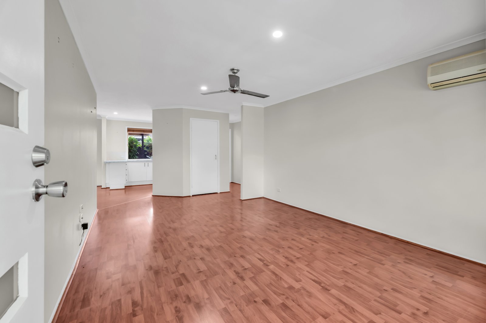 1/29-31 Golden Palms Court ASHMORE 4