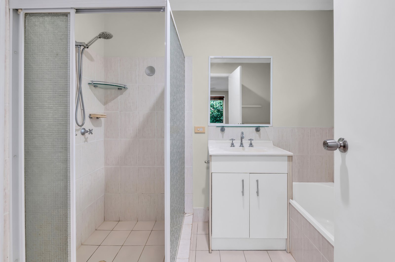 1/29-31 Golden Palms Court ASHMORE 13