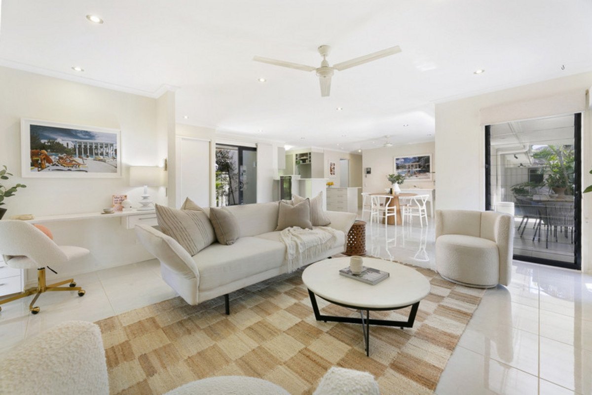 1/29 Riviera Road MIAMI 4