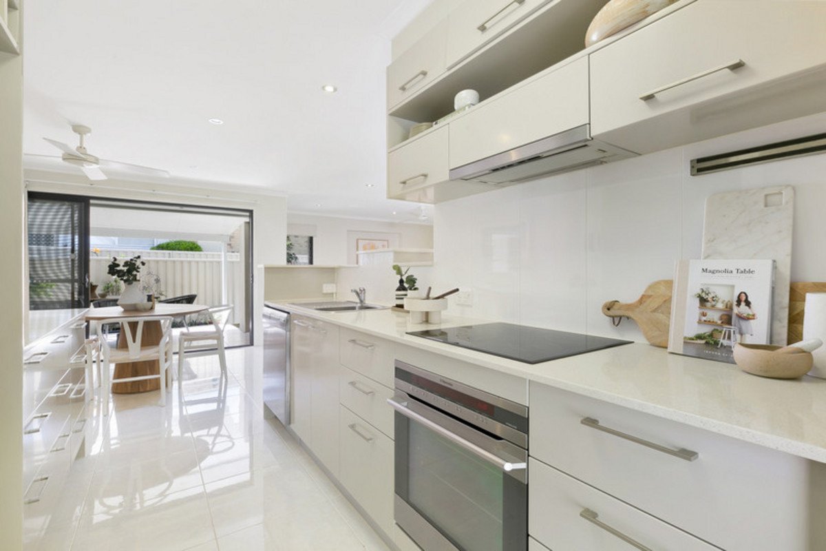 1/29 Riviera Road MIAMI 9