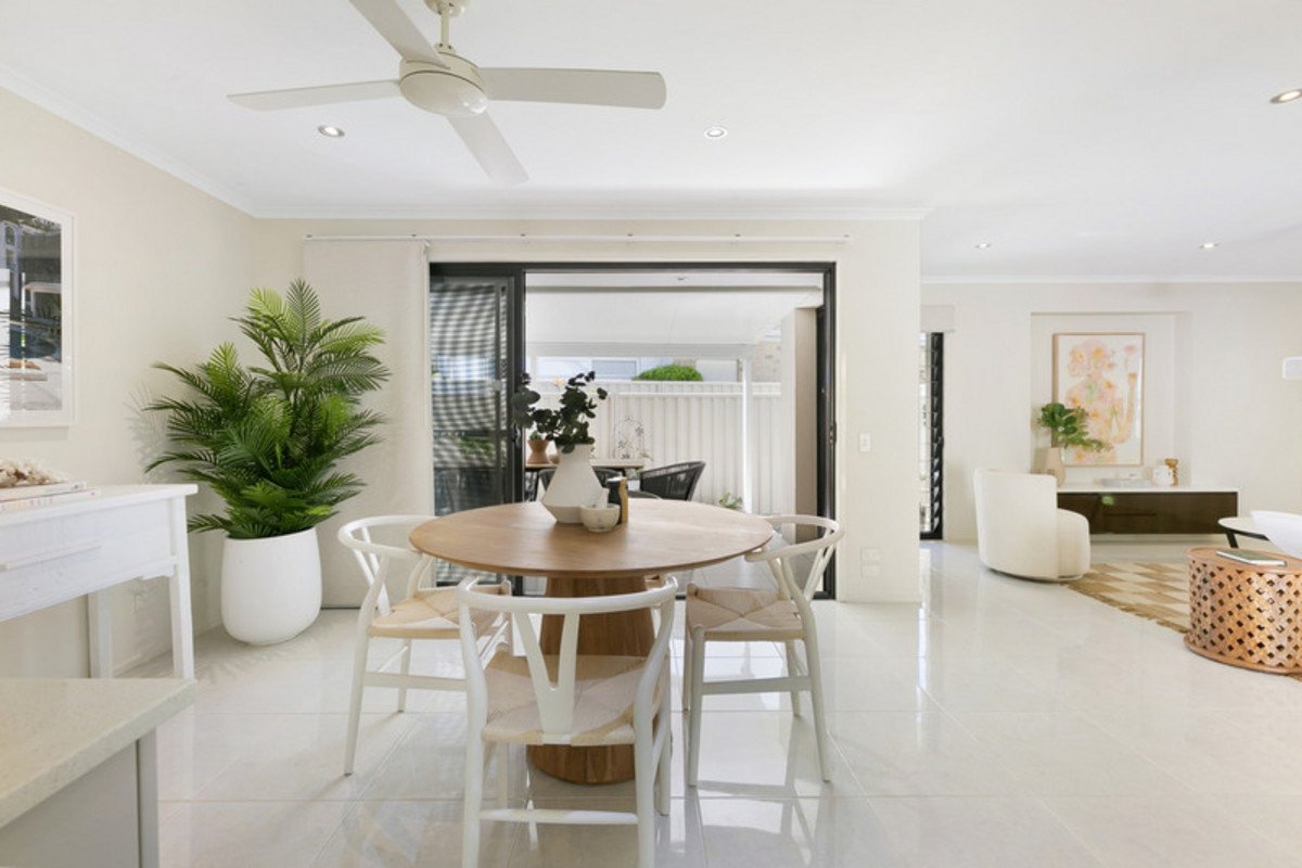 1/29 Riviera Road MIAMI 10