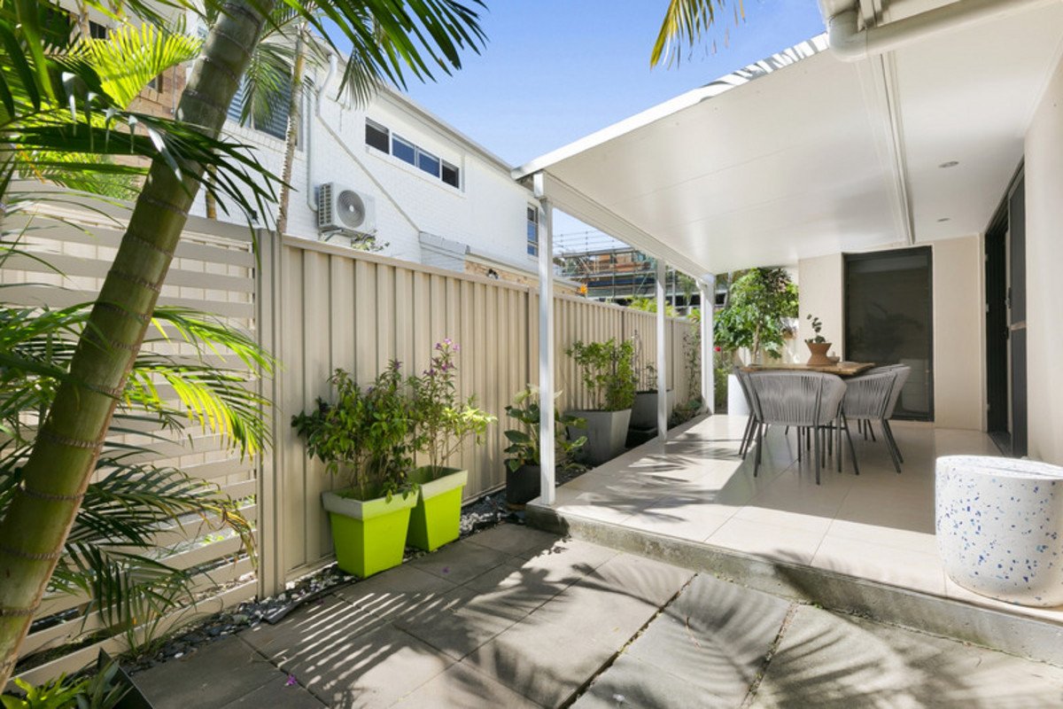 1/29 Riviera Road MIAMI 16