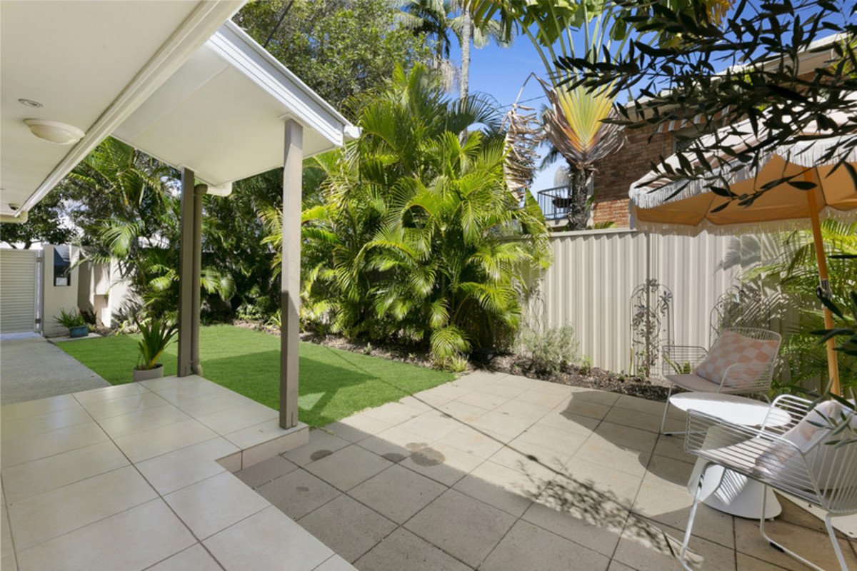 1/29 Riviera Road MIAMI 17