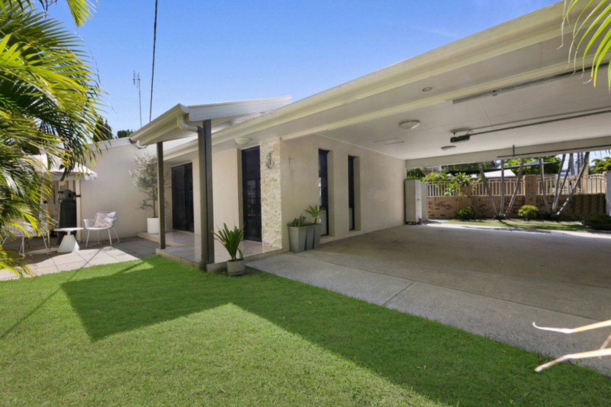 1/29 Riviera Road MIAMI 18