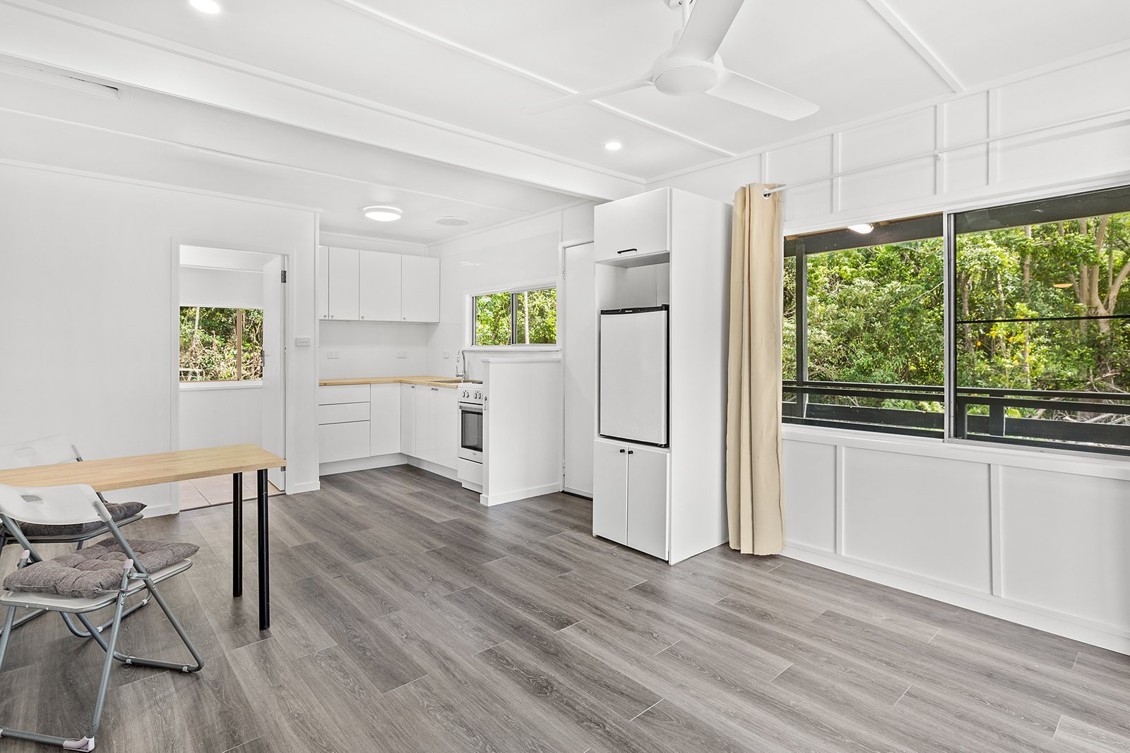 1/2927 Shute Harbour Road FLAMETREE 1