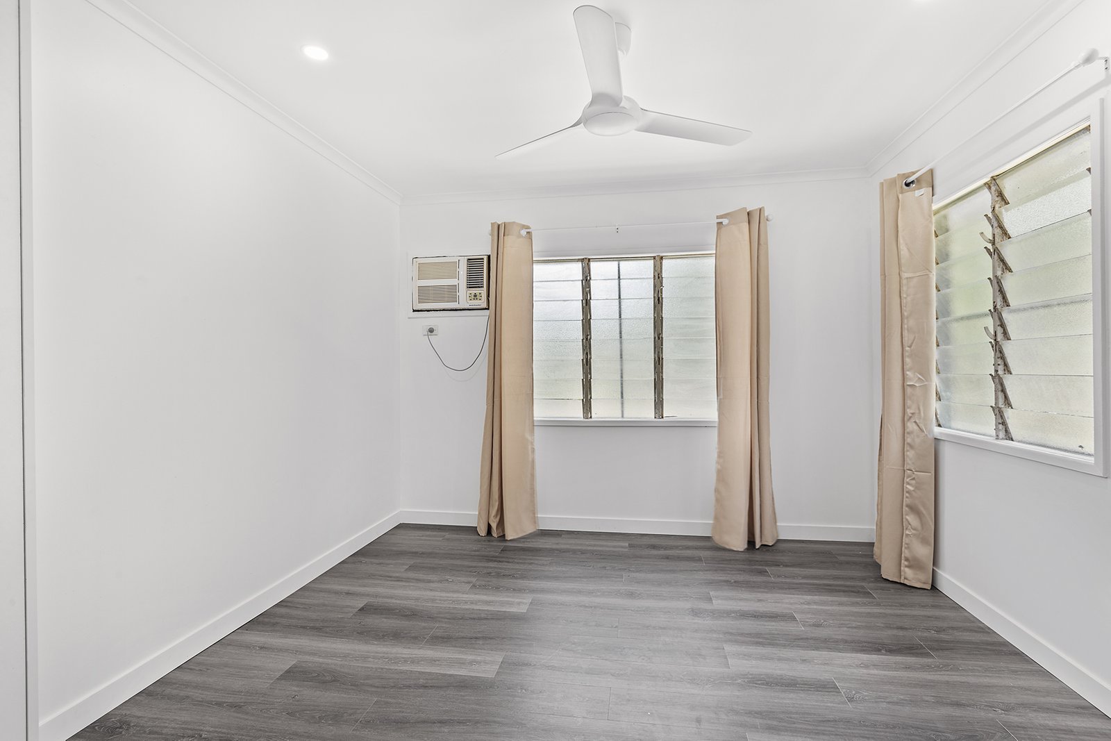 1/2927 Shute Harbour Road FLAMETREE 6