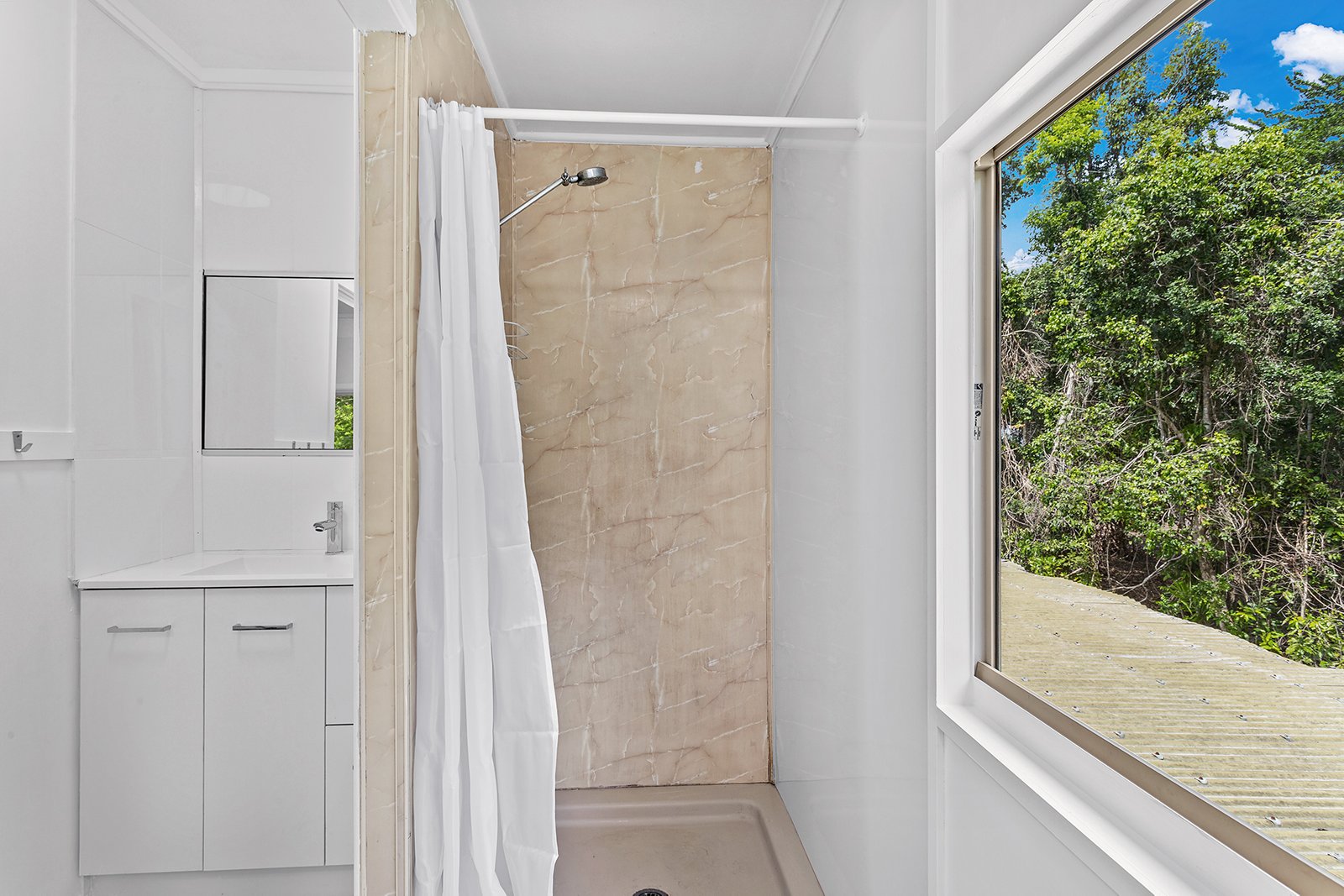 1/2927 Shute Harbour Road FLAMETREE 9