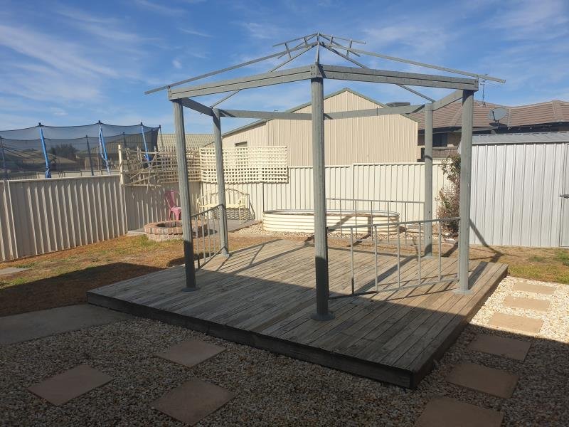 12a Banks Street TAMWORTH 4