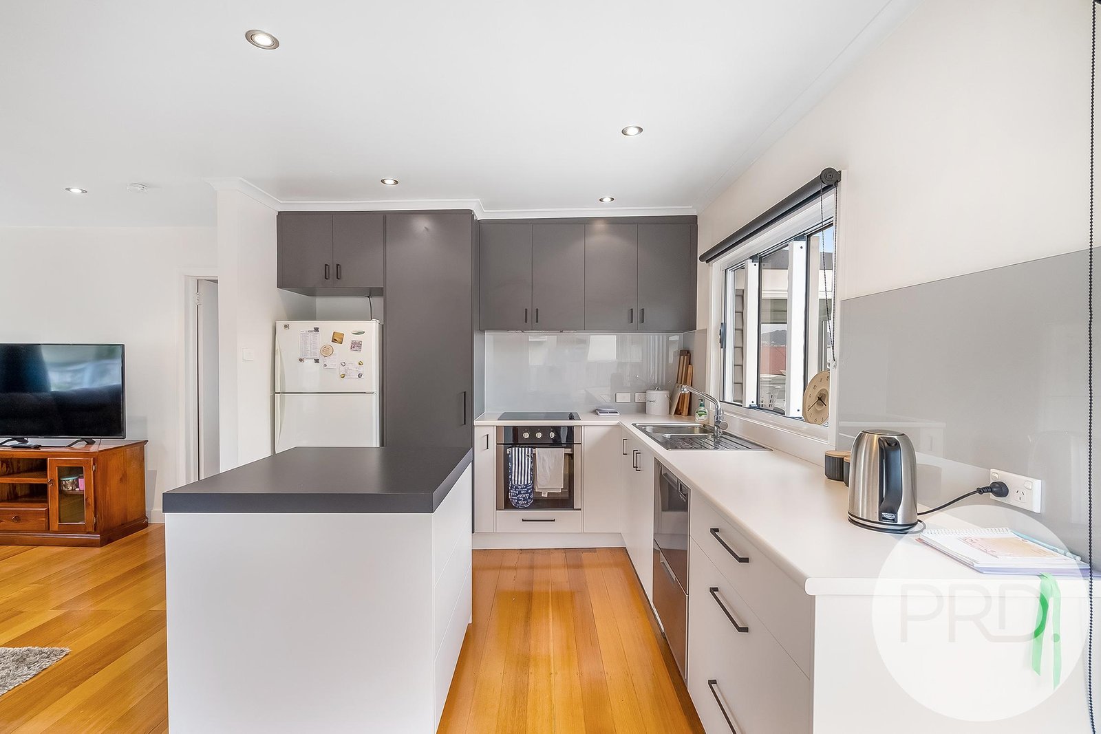 12a High Street BELLERIVE 4