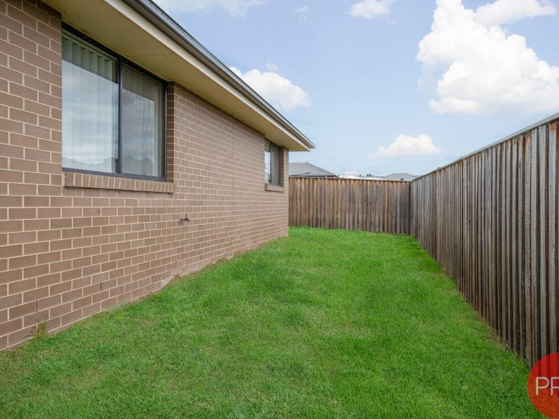 12A Holland Circuit GILLIESTON HEIGHTS 15