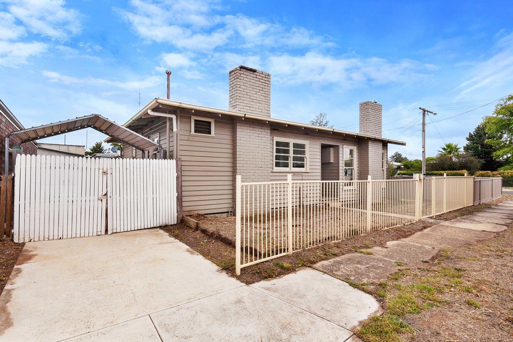 12A Marigold Street WENDOUREE 1