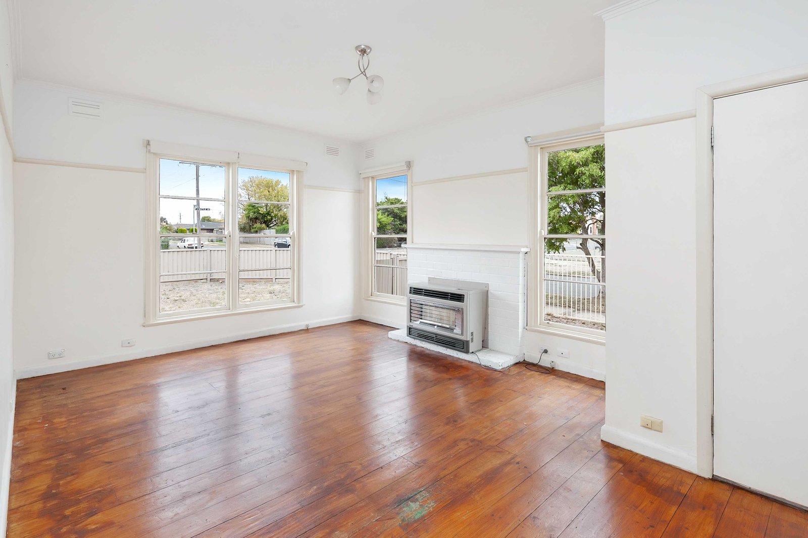 12A Marigold Street WENDOUREE 2