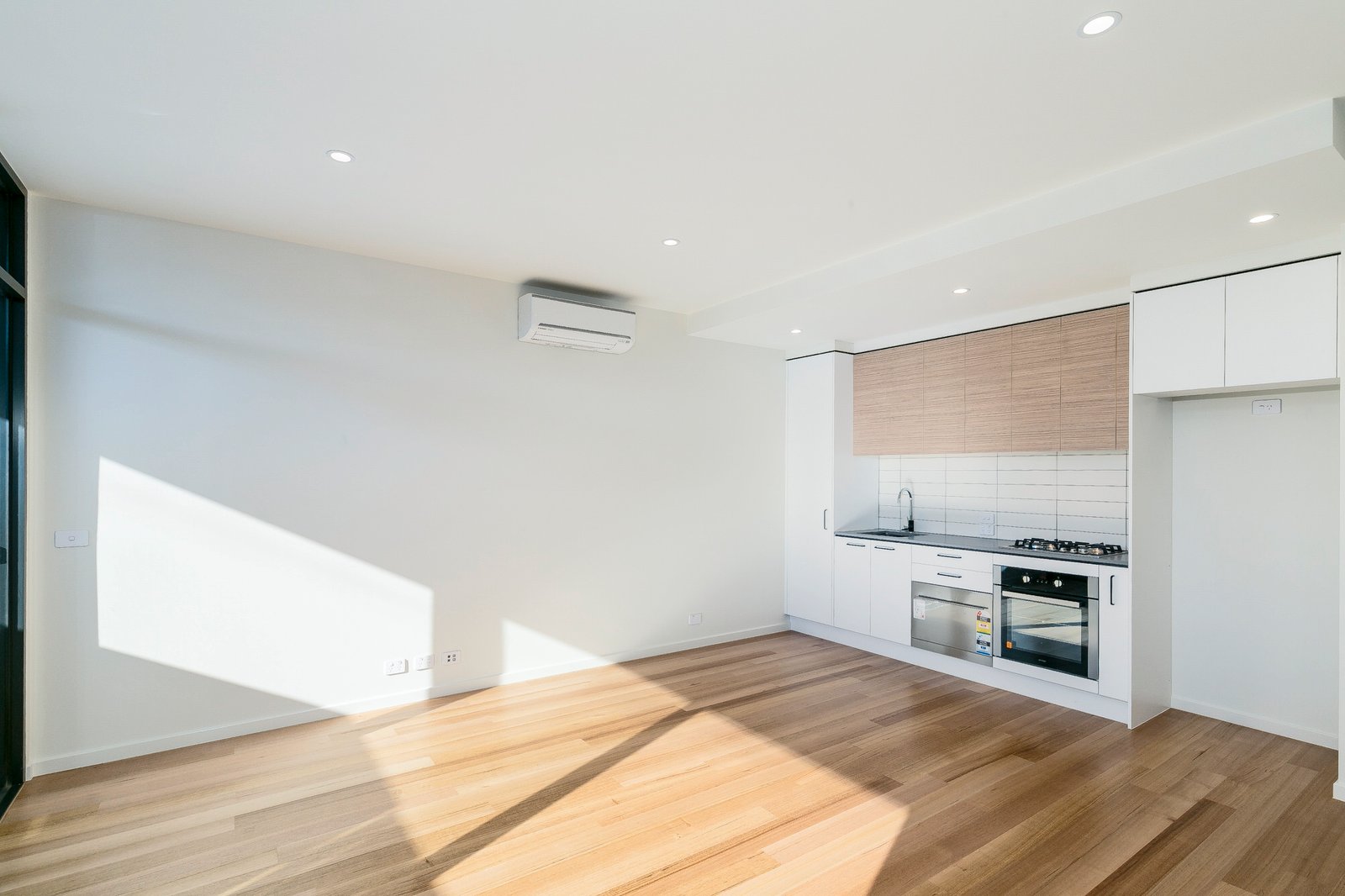 Gallery: 1/2a Newberry Avenue