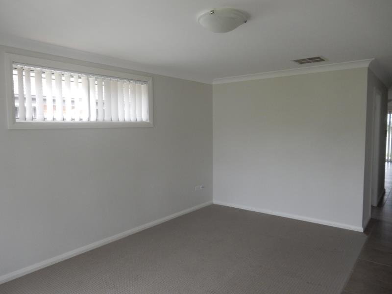 12a Tulipwood Crescent TAMWORTH 3