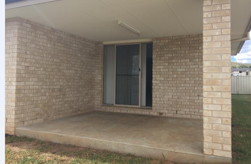 12a Tulipwood Crescent TAMWORTH 7