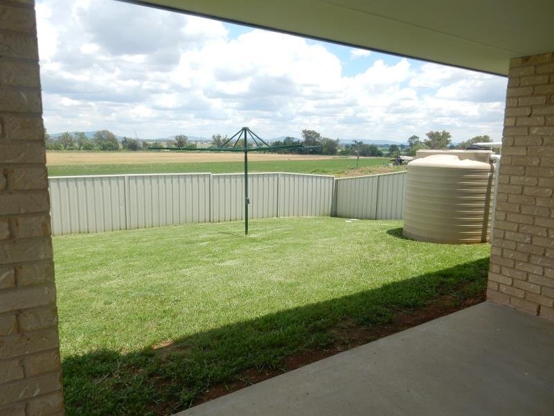 12a Tulipwood Crescent TAMWORTH 6