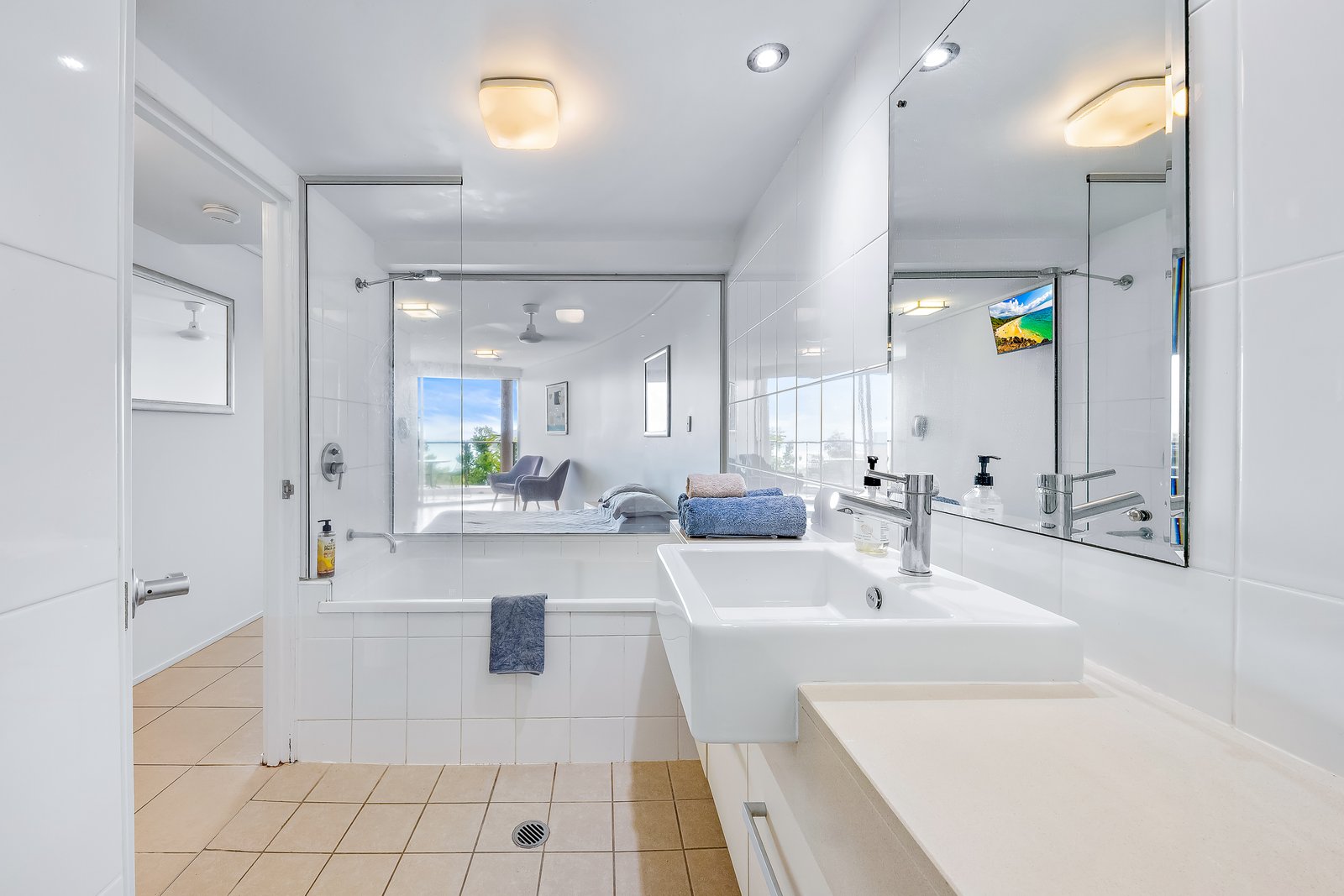 12a&12b/18 Seaview Drive AIRLIE BEACH 6