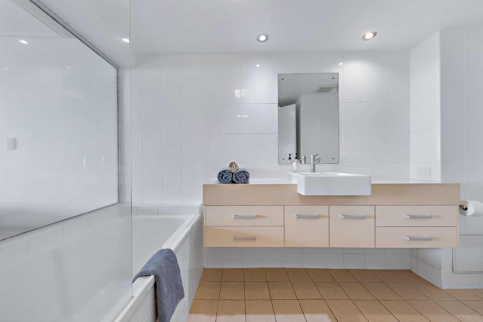 12a&12b/18 Seaview Drive AIRLIE BEACH 7