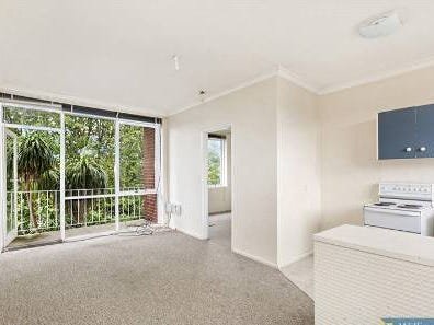 Gallery: 12A/294 Nicholson Street